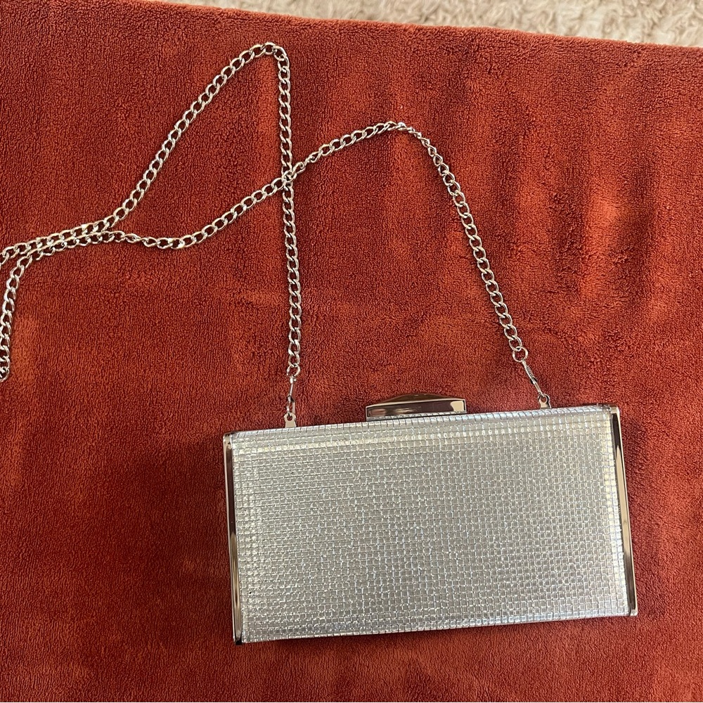 Nina Clutch with chain
